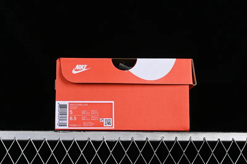 All categories Nk SB Dunk series Nk SB Dunk Low low-top sneakers N version Nk Dunk Low 2024 Year of the Dragon customized SB low-top casual sneakers FZ5065-111